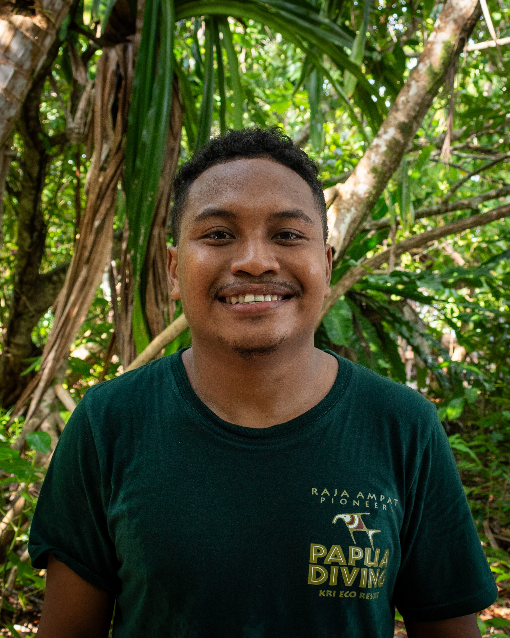 agus womsiwor, papua diving resorts team