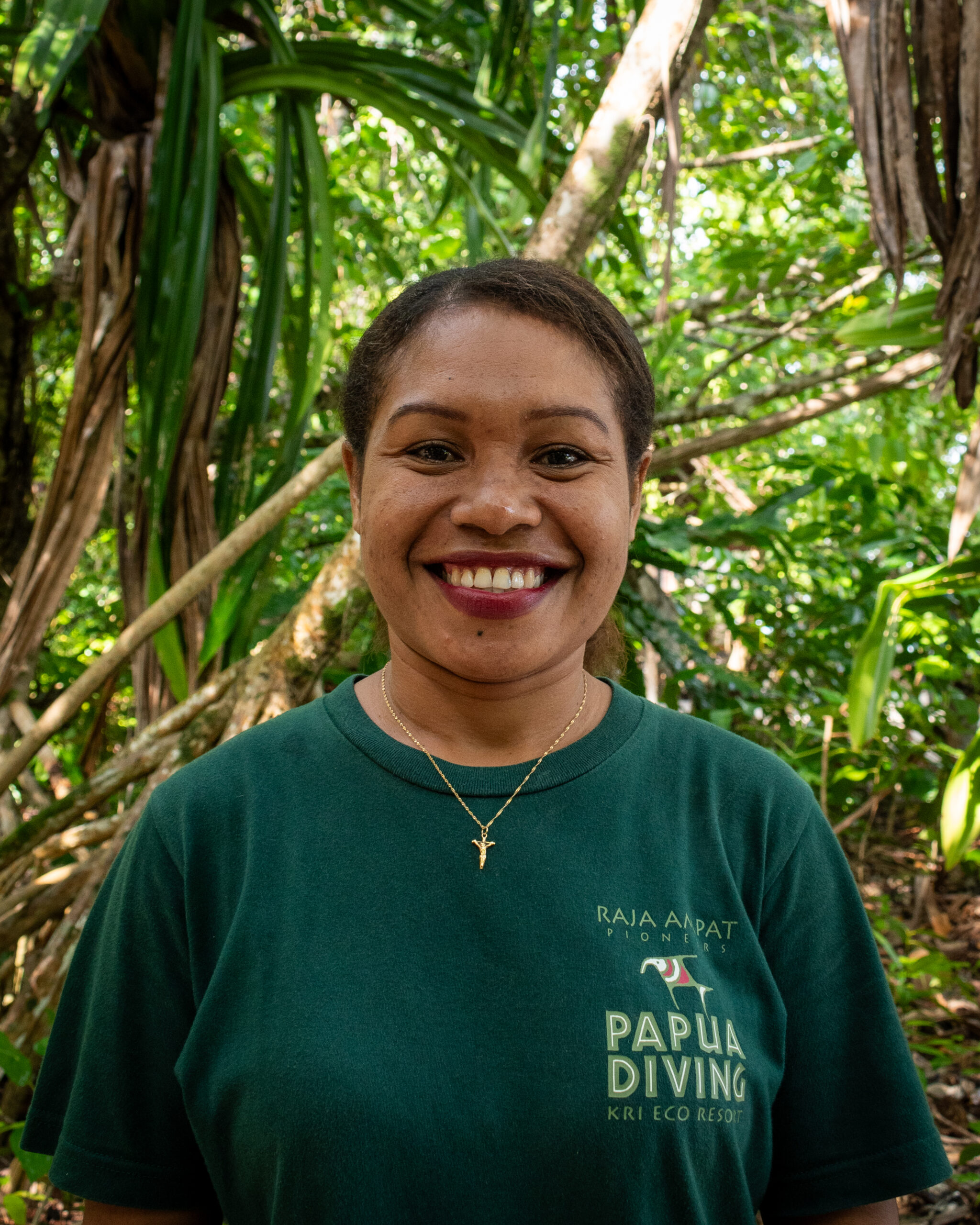 mentosori, papua diving resorts team