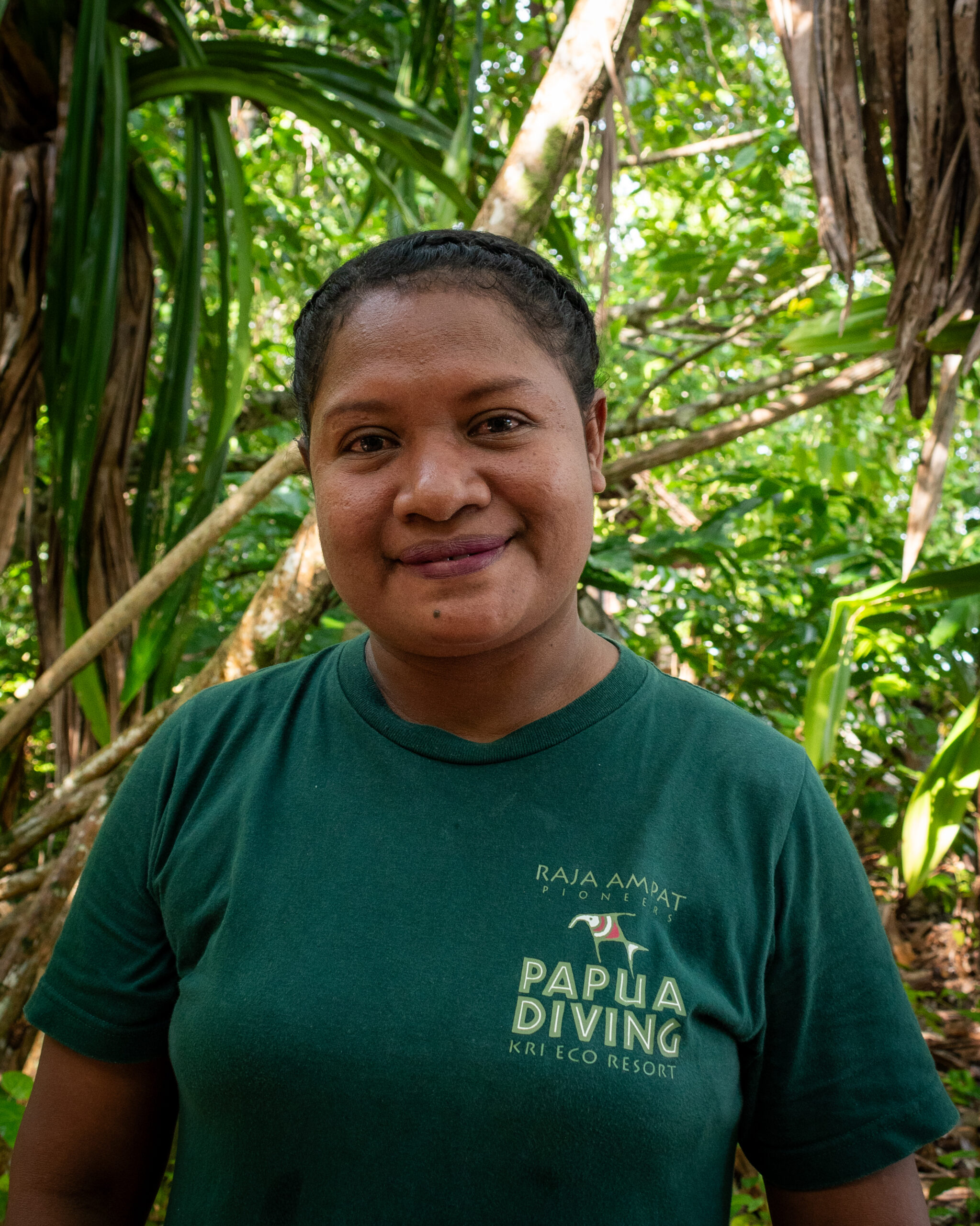petrosina yendi, papua diving resorts team