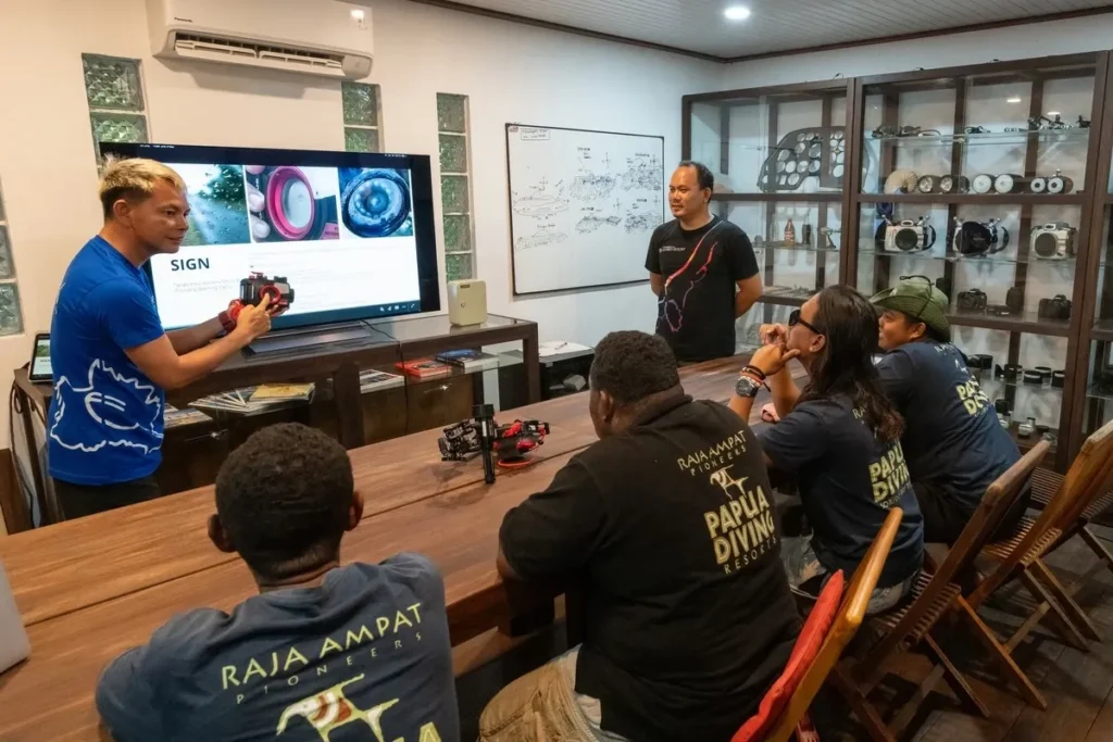 Guides Trained for Underwater Photographers